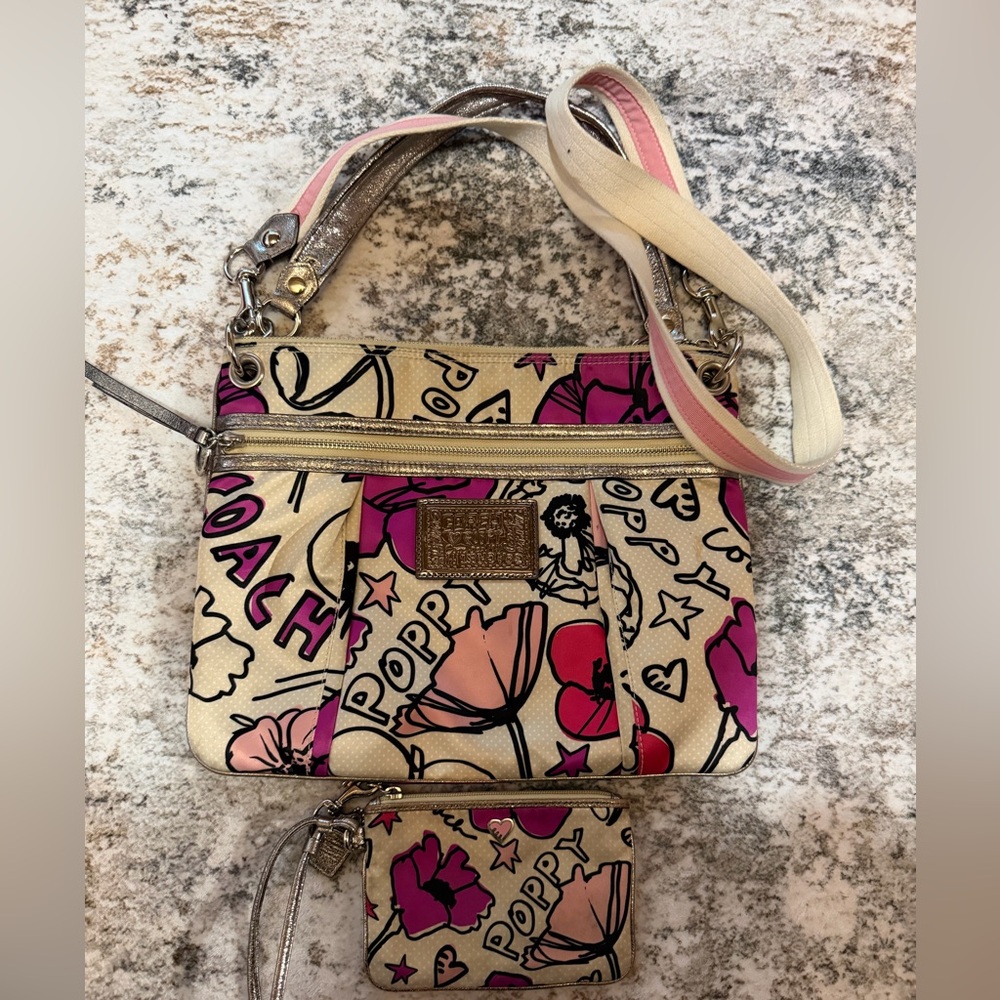 COACH POPPY PURSE AND MATCHING WRISTLET